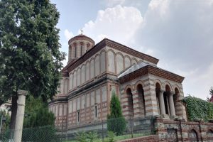 Църквата Свети Архангели Михаил и Гавраил, Крайова