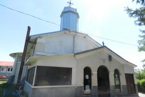 Biserica Sfânta Treime, Izoarele