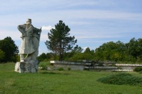 Мемориален Парк „Генерал Лавров”, Горни Дъбник